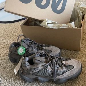 BRAND NEW Yeezy 500 “Clay Brown”